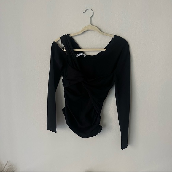 Zara CUT-OUT KNIT TOP Long Sleeve in Black Size Medium NWT - Picture 7 of 9